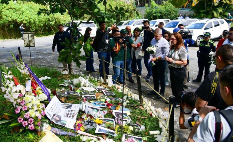  Luto en Bello por la muerte de 16 jóvenes en accidente de bus

 – En un click