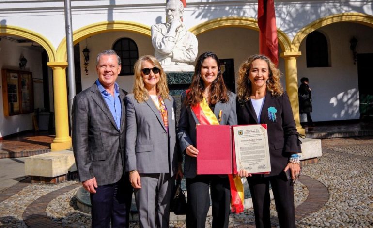  Reconocimiento a Valentina Agudelo Vargas por su aporte en la lucha contra el cáncer de mama

 – En un click