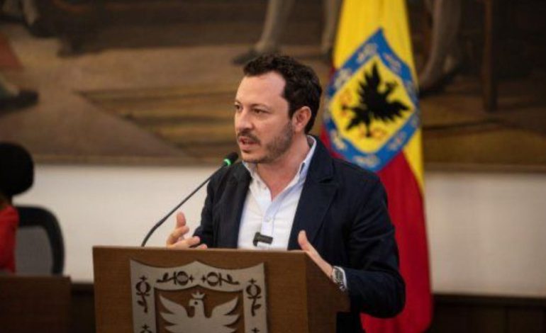  Juan Baena renuncia al Concejo de Bogotá y prepara campaña para el Senado

 – En un click
