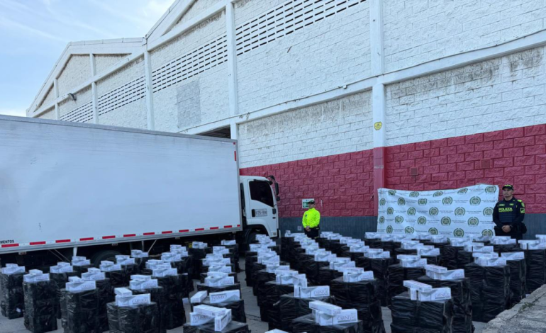  Incautan 64.500 cajetillas de cigarrillos de contrabando ocultas en una camioneta en Barranquilla; un capturado

 – En un click