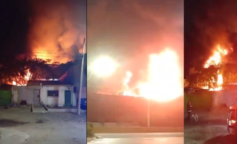  Incendio destruyó fábrica de colchones en Malambo, Atlántico, durante la madrugada de este martes; esto es lo que se sabe

 – En un click