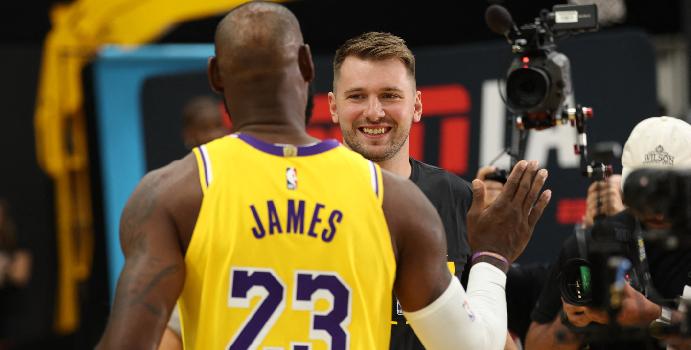  LeBron James sacrifica racha de dos décadas por la victoria de los Lakers

 – En un click