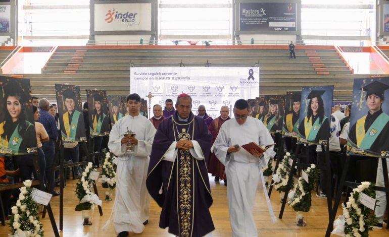  ‘Olvidar no es posible y tampoco es justo’: Bello rindió homenaje a las víctimas del Liceo Antioqueño en emotiva eucaristía

 – En un click