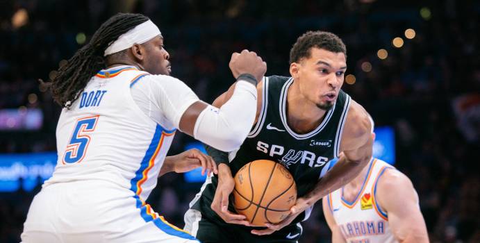  Los Spurs extienden su dominio sobre el Thunder, campeón de la NBA

 – En un click