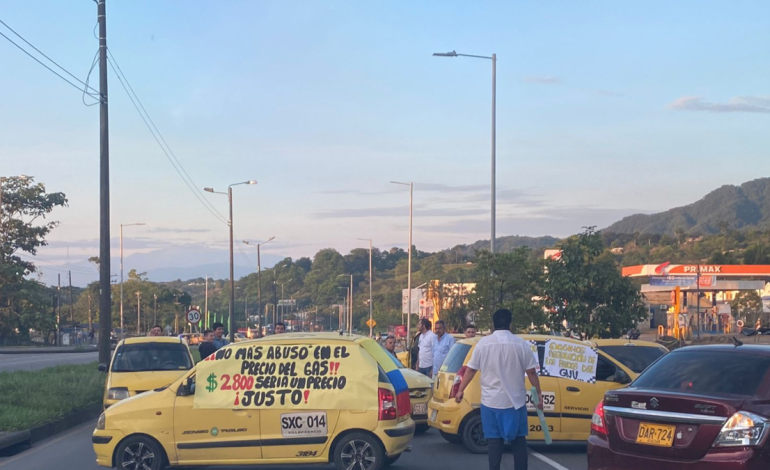  Taxistas de Villavicencio y Yopal colapsaron salidas a Bogotá, Guaviare, Casanare, Vichada y Arauca: esto se sabe

 – En un click
