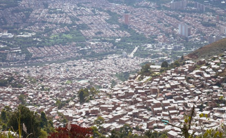  nuevo subsidio de Medellín llega a familias que ganan hasta 4 salarios mínimos y quieren dignificar su hogar

 – En un click