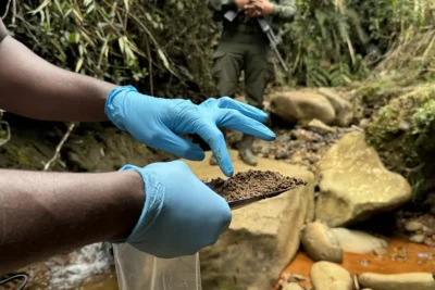 Defensores ambientales luchan contra la expansión de la agroindustria y la minería

 – En un click