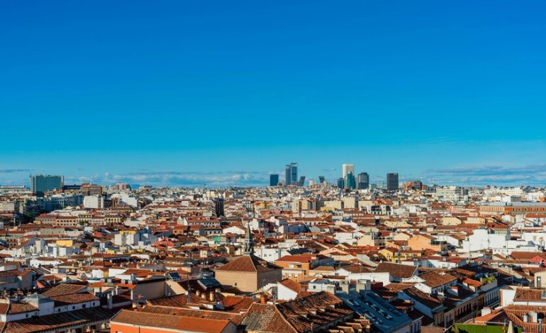  Madrid y Cataluña pierden población nacional mientras ganan población extranjera

 – En un click