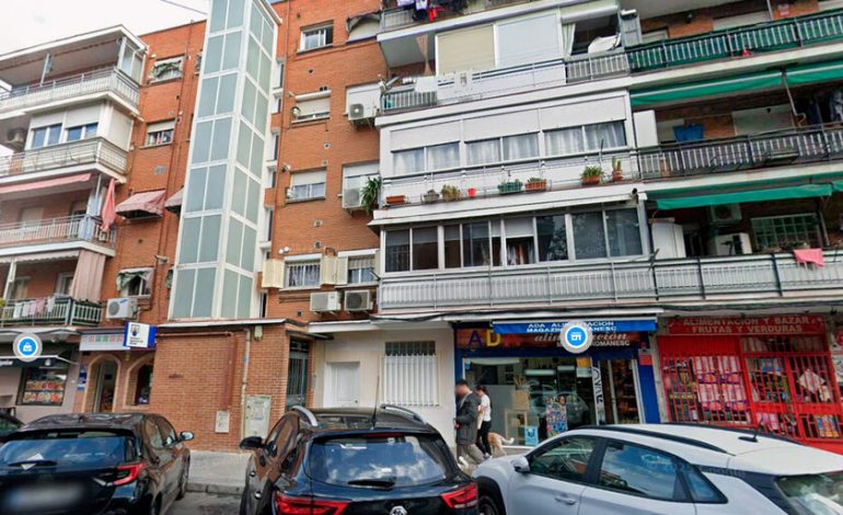  El juez ha permitido que se coma el patio interior de la manzana

 – En un click