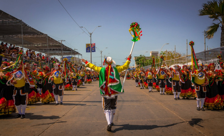  Fútbol, ​​precarnavales y la continuidad de las estrategias.

 – En un click