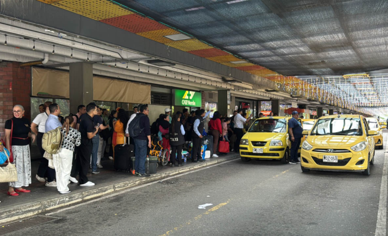  With operations, controls and ‘eyes wide open’ they reinforce surveillance in Medellín’s transport terminals during the Kings Bridge
 – En un click