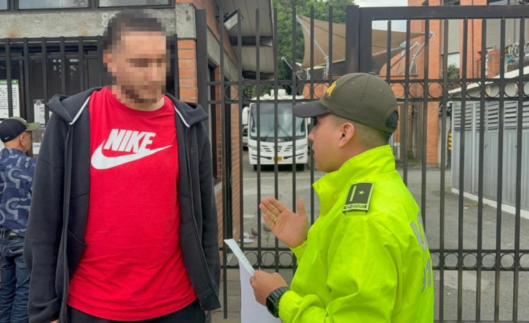  Ya había sido condenado por tráfico de drogas y estaba prófugo hace dos años.

 – En un click