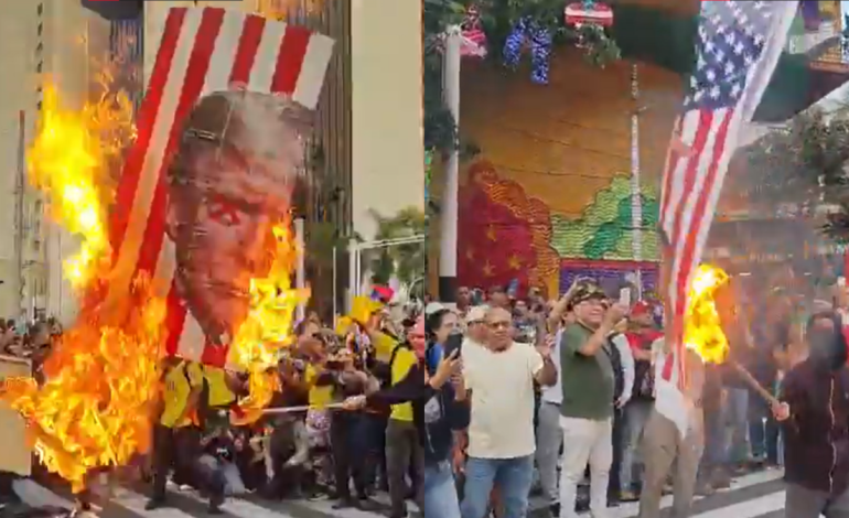  Encapuchados en Medellín prendieron fuego a la imagen de Donald Trump y la bandera estadounidense en marchas convocadas por el presidente Petro

 – En un click