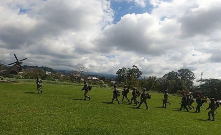  El ejército destituye a un peligroso obispo llamado Iván Mordisco

 – En un click