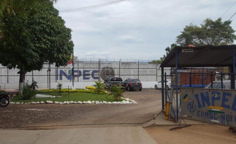  Ataque al director y subdirector del penal de Neiva

 – En un click