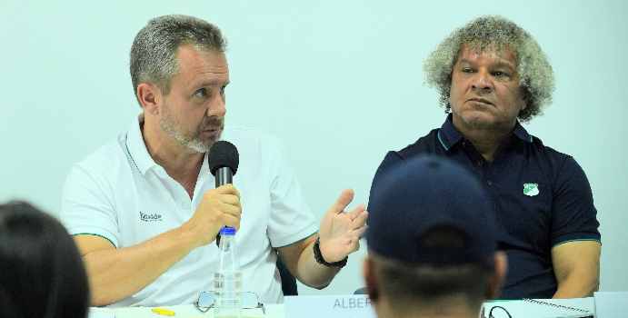  Gamero pidió más refuerzos a la directiva del Deportivo Cali

 – En un click