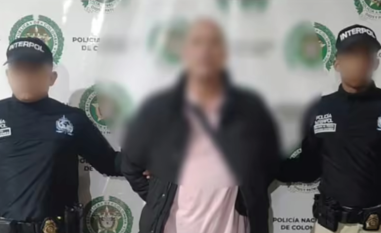  La policía arrestó a un ciudadano británico buscado por Interpol

 – En un click