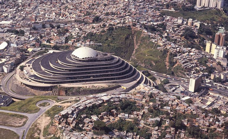  El Helicoide, símbolo de denuncias por violaciones de derechos humanos en Venezuela – 

 – En un click