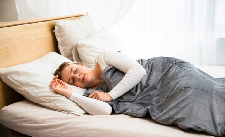  Dormir hasta tarde el fin de semana parece la solución perfecta a tu cansancio. Tu cuerpo tiene una opinión muy diferente.

 – En un click