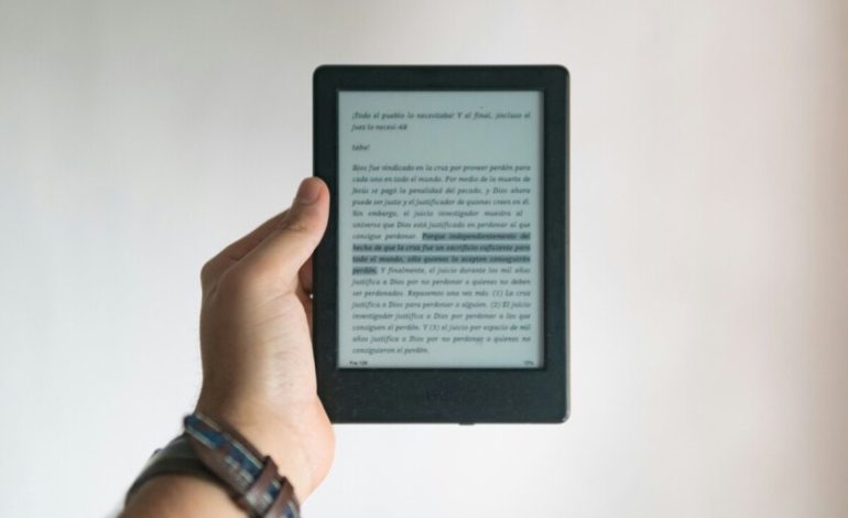  Amazon creó un Kindle tan bueno que era atemporal. Han decidido que esto no puede ser

 – En un click