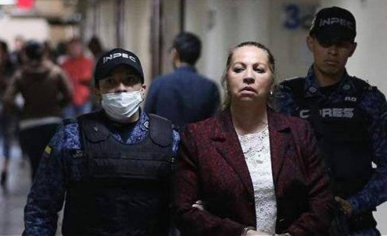  la reconoce como víctima en un proceso penal; fallo permite su regreso a la rectoría

 – En un click