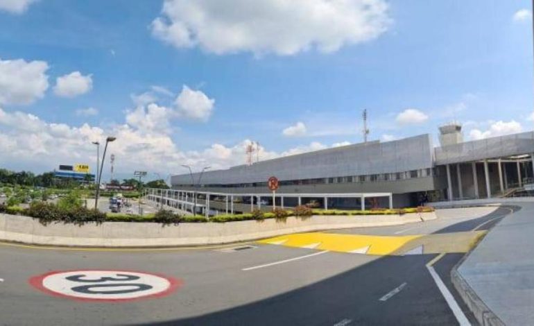  Mientras Aerocivil anuncia Conpes para obras hasta 2030 en el aeropuerto del Valle, crece el temor de que el Gobierno no ejecute una concesión y lo siga operando

 – En un click