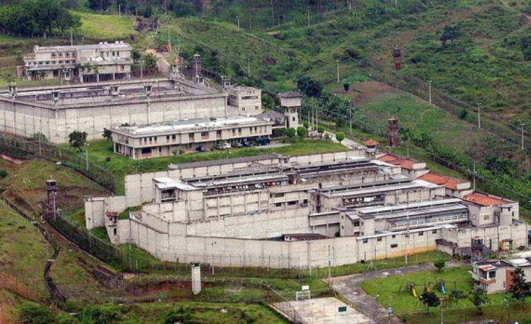 Descubren lujosas remodelaciones en celdas del penal de Itagüí, tras fiesta vallenata con Nelson Velásquez

 – En un click