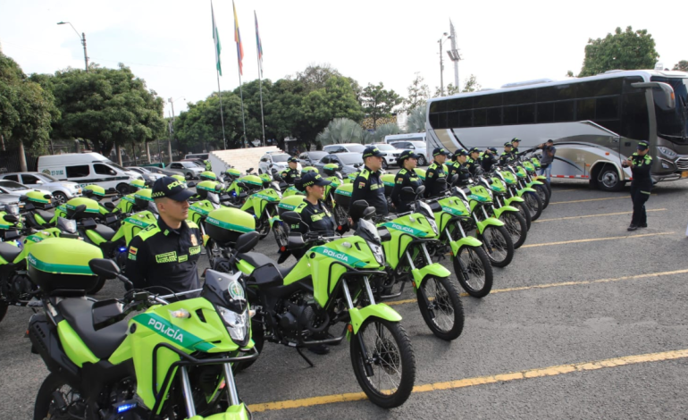  Cali fortalece a la Policía con vehículos y protección balística por valor de 3.000 millones de pesos

 – En un click