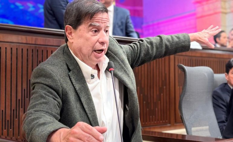  Juan Fernando Cristo regaña a congresistas por no asistir a acto en conmemoración de las víctimas del conflicto

 – En un click