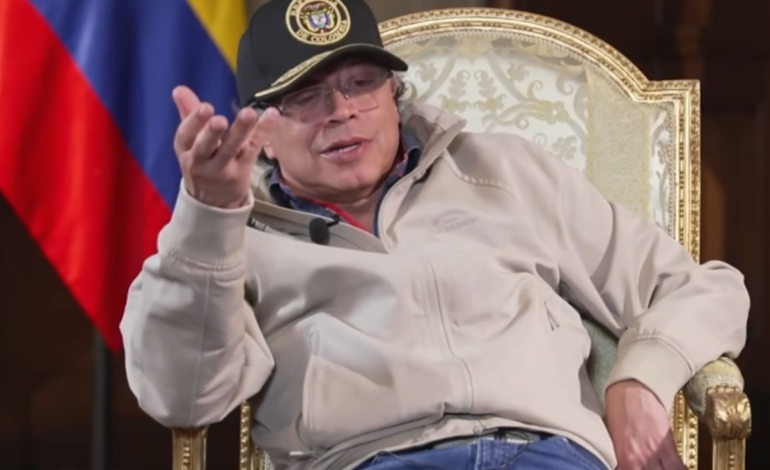  Dos militares heridos y disculpas por el malentendido que llevó al presidente Petro a regañar a un general del Ejército en Cali

 – En un click