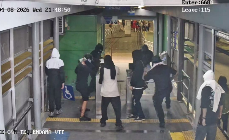  Marcha estudiantil deja siete estaciones del MIO vandalizadas y 40.000 usuarios varados en plena hora punta en el sur de Cali

 – En un click