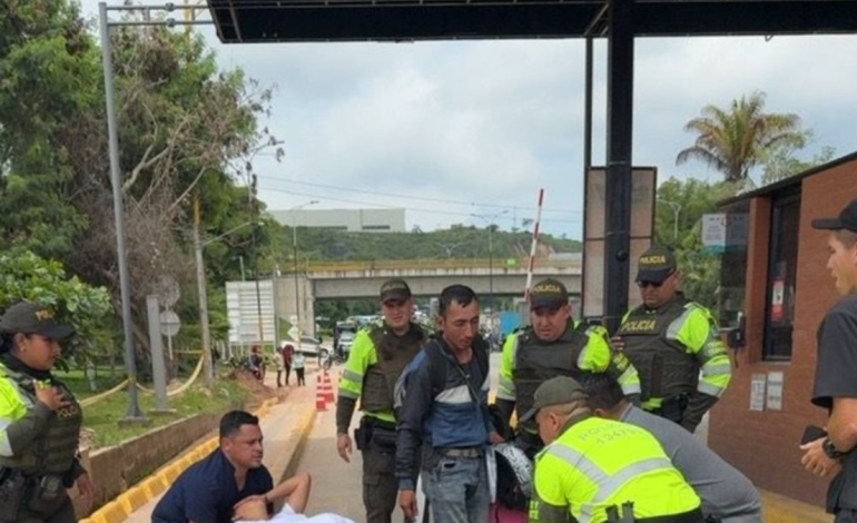  Mujer cayó en el peaje y se puso de parto

 – En un click