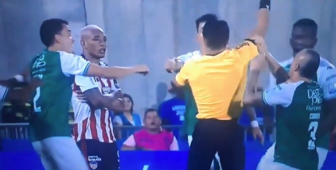  Polémica con Jermein Peña en el partido Junior vs. Cali

 – En un click