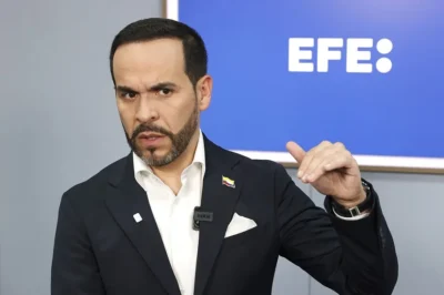  Un candidato de extrema derecha colombiano denuncia un «gran montaje» del gobierno en su contra

 – En un click